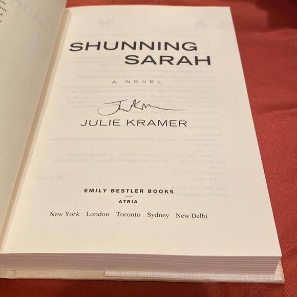Autographed 1st Edition Book Shunning Sarah By Author Julie Kramer - Picture 3 of 5